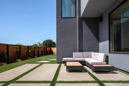 Berkeley Hills Retreat 6 BR/ 6 BA Berkeley Hills Retreat 6 BR/ 6 BA