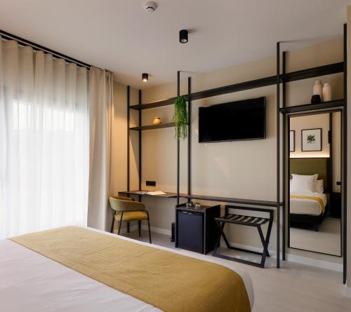 Double or Twin Room with View image 9