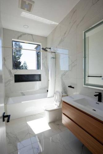 Berkeley Hills Retreat 6 BR/ 6 BA Berkeley Hills Retreat 6 BR/ 6 BA