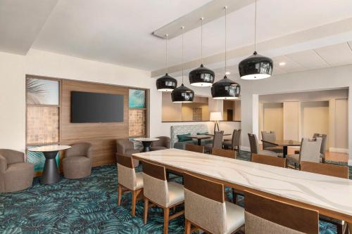 Hampton Inn Pembroke Pines - image 6