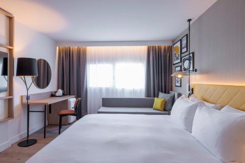 room detail thumbnail 1