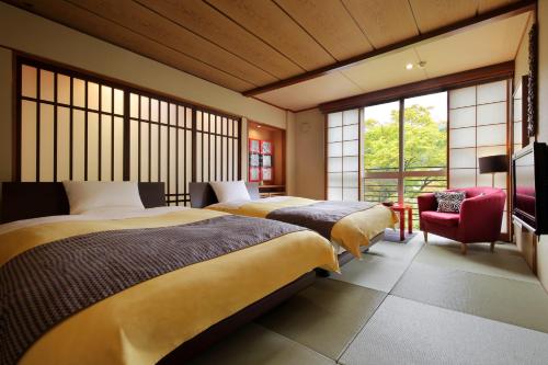 Twin Room with Tatami Area with Mountain View