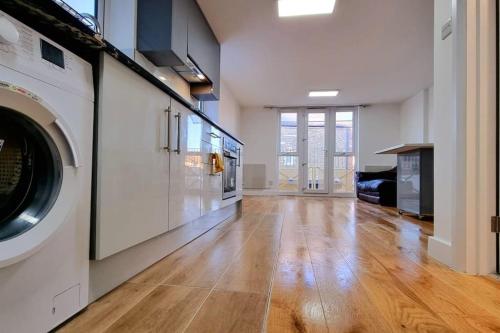 Brand New Flat Close To Turnpike Lane Tube Station