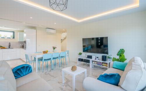 Apartment Sofija with Pool, Malinska (photo 4)