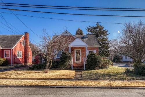 Family Home near NY Beach - Private Workspace