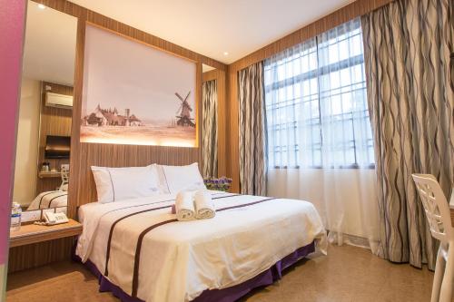 room detail thumbnail 1