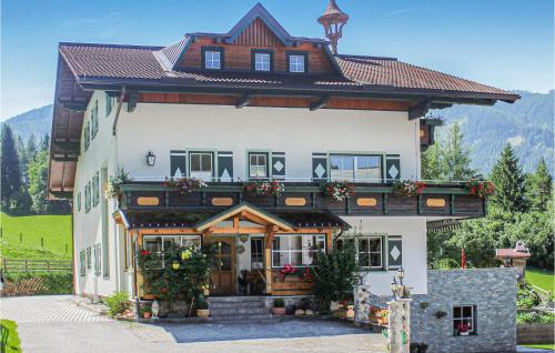 2 Bedroom Cozy Apartment In Schladming