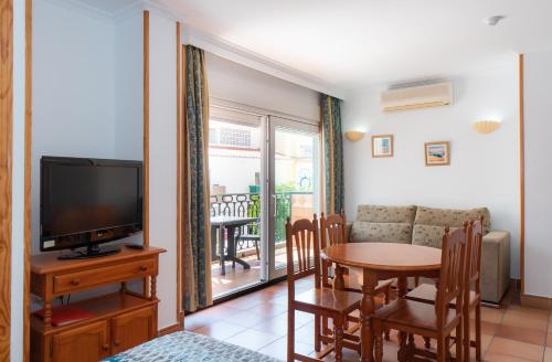 Apartamentos Leonor Carihuela 2