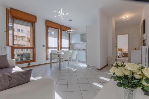  Bright & Airy Apartment near Zanolini Station in Bologna