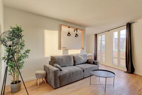 Le Petit Nid - Apt Lumineux en Hypercentre in Монтиньо ле Бретон