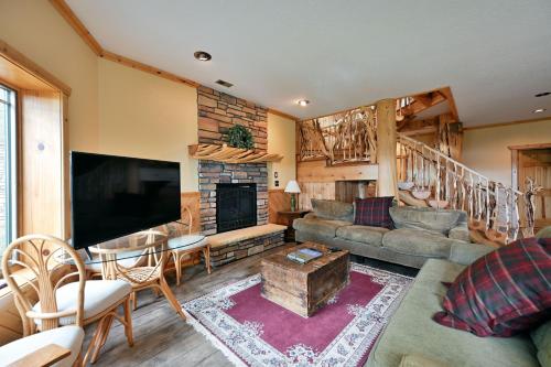 Osprey Lake Cabin home - image 2