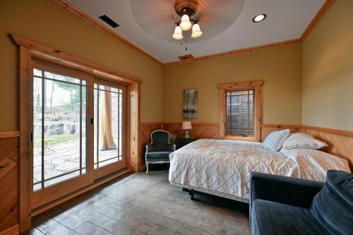 Osprey Lake Cabin home - image 8