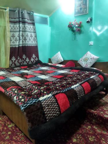 Budget Double Room image 3