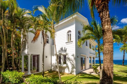 Luxury Oceanfront Villa with Amazing Views