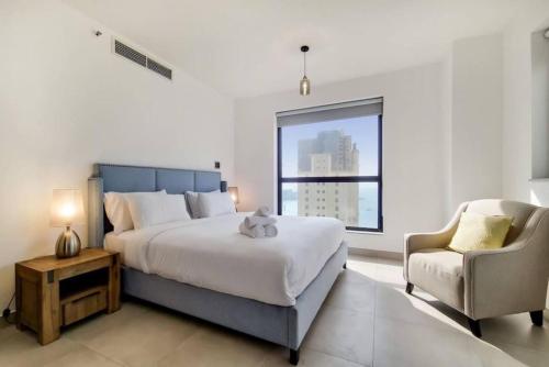 Jbr Sea View Captivating 4-Bed Apartment in Dubai