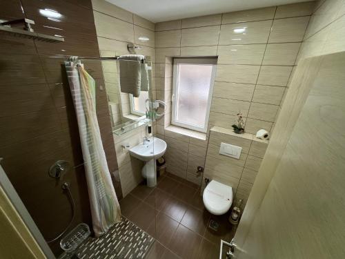 Comfort Triple Room image 6