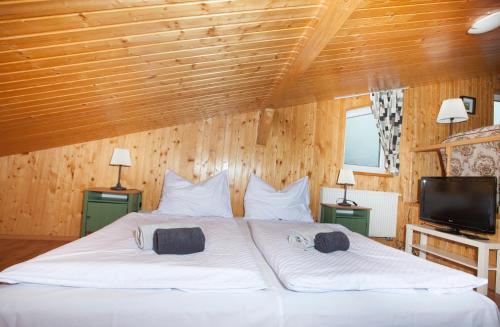 1 queen bed
