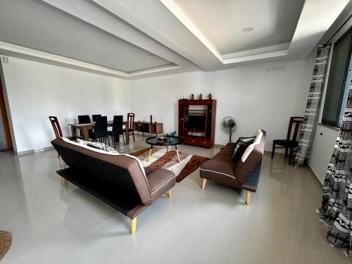 Modern Apartment in Praia Baixo - 1 min Walking to Beach in Pedra Badejo