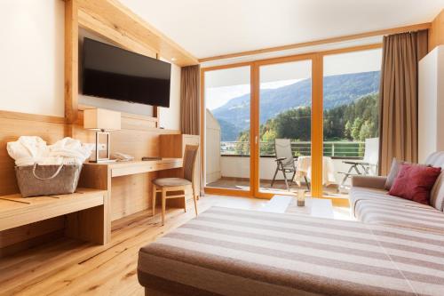 room detail thumbnail 1