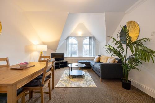 The Burton- Free Gated Parking Room Type - Two-Bedroom Apartment