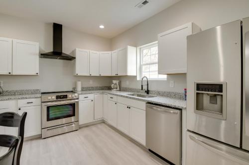 Modern and Pet-Friendly Home 3 Mi to Dtwn Knoxville in Knoxville, USA