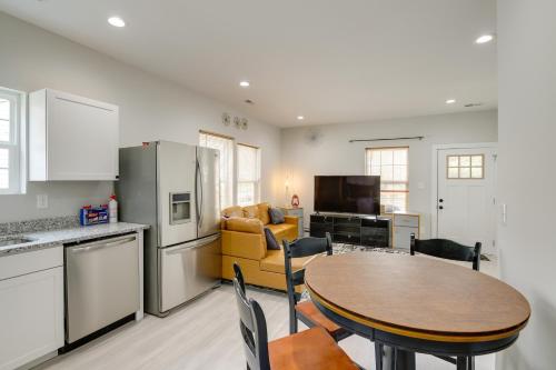 Modern and Pet-Friendly Home 3 Mi to Dtwn Knoxville in Knoxville, USA