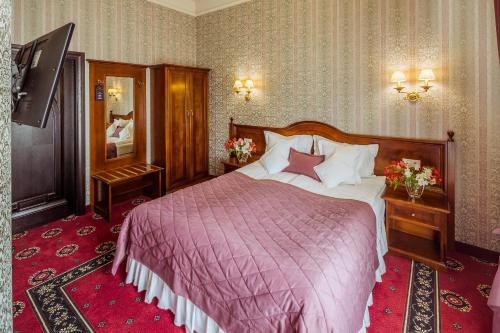 1 queen bed