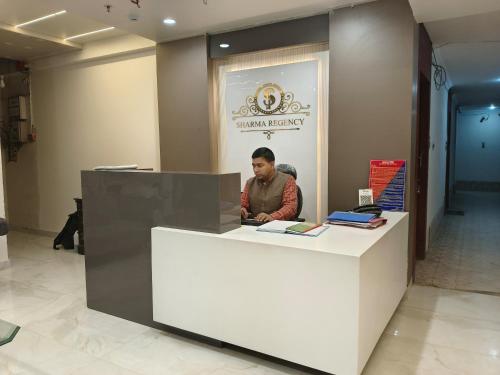 Facilities, Hotel Sharma Regency in Charbagh