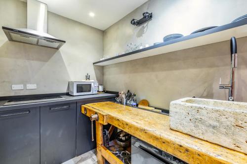 Florence Oltrarno Duplex Apartment - image 12