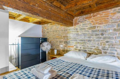 Florence Oltrarno Duplex Apartment - image 13