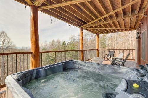 Murphy Cabin with Fire Pit and Mountain Views! in Murphy, USA