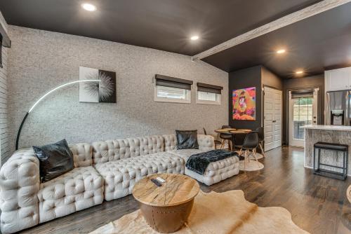Modern Atlanta Retreat: Private Hot Tub & Yard! — other in 3002 Meadowview Dr SE, Atlanta, 30316, United States