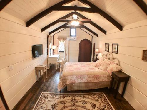 Tiny Home Cottage Near the Smokies #8 Helga in Sevierville, USA