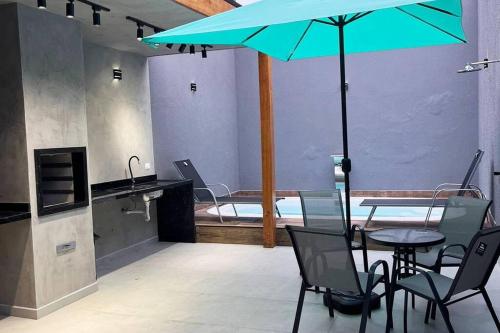 Casa com piscina completa no ABC
