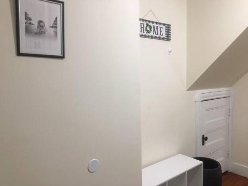Comfy 4 Bed 1 Bath with Wi-fi in College Area in Springfield, USA