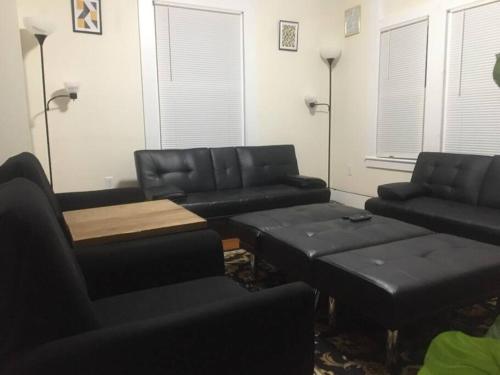 Comfy 4 Bed 1 Bath with Wi-fi in College Area in Springfield, USA