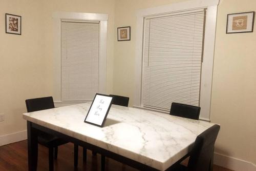 Comfy 4 Bed 1 Bath with Wi-fi in College Area in Σπρίνγκφιλντ(Μασαχουσέτη)