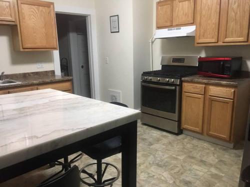 Comfy 4 Bed 1 Bath with Wi-fi in College Area in Σπρίνγκφιλντ(Μασαχουσέτη)