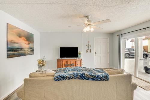 Oceanside Ormond Beach Condo, Steps to Shore! in Ormond Beach, USA