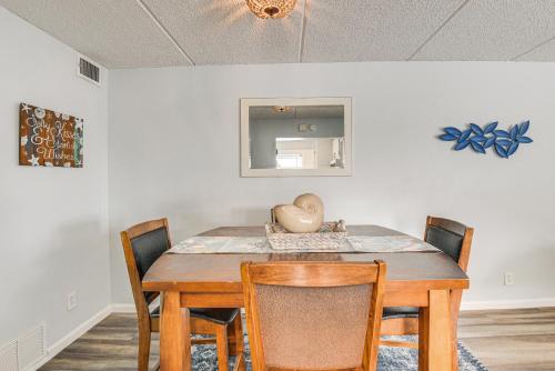Oceanside Ormond Beach Condo, Steps to Shore! in Ormond Beach, USA