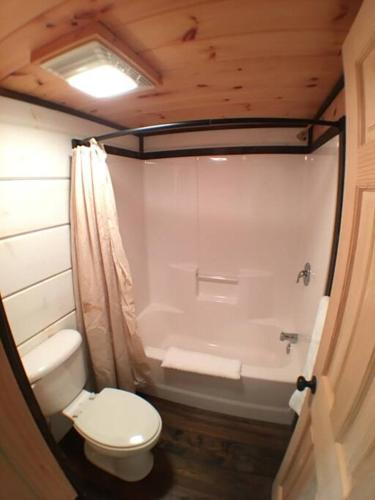 Tiny Home Cottage Near the Smokies #10 Helena in Sevierville, USA