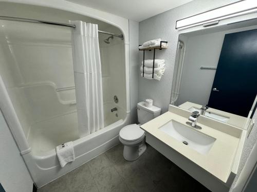 Studio 6  Suites East Syracuse, NY - Airport - 화장실