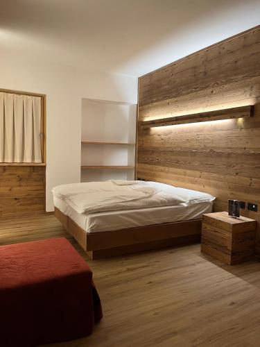 1 double bed, 1 twin bed