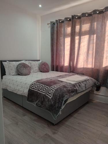 Good priced double bed rooms in harrow with shared bathrooms - Hatch End