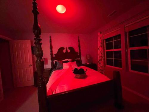 R1-Leverage Villa-Master en-suite