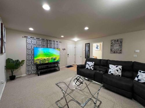 R1-Leverage Villa-Master en-suite