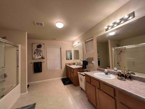 R1-Leverage Villa-Master en-suite