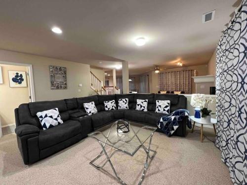 R1-Leverage Villa-Master en-suite