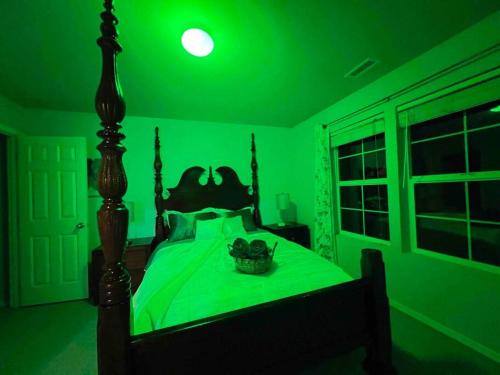 R1-Leverage Villa-Master en-suite