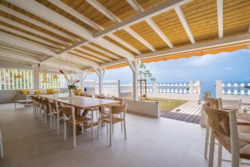 Palvelut, La maison dans la mer in Saint-Pierre